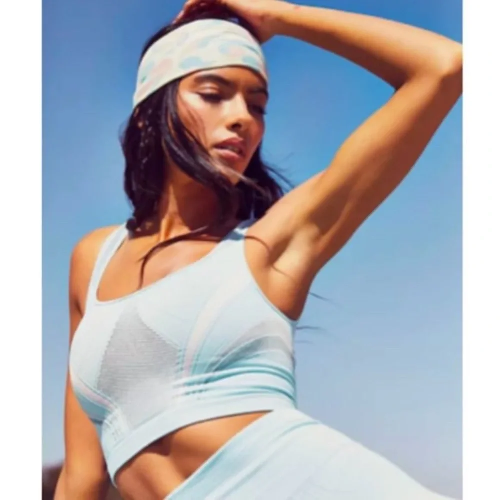 The Essence Crop - Picture 1 of 9